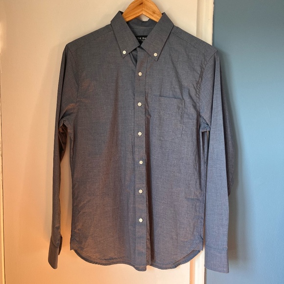 The Tie Bar Mens solid medium blue button down shirt size Small Trim Fit - Picture 1 of 5